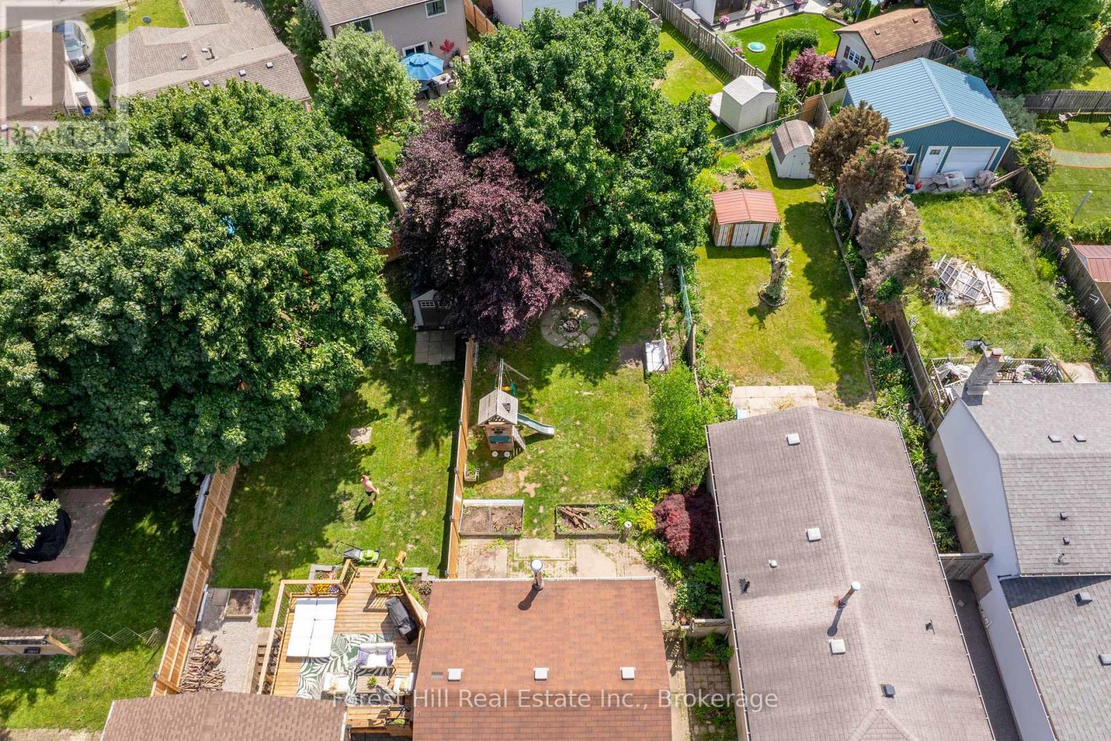 15 Homestead Place, Kitchener, Ontario  N2N 1Z1 - Photo 4 - X12535768