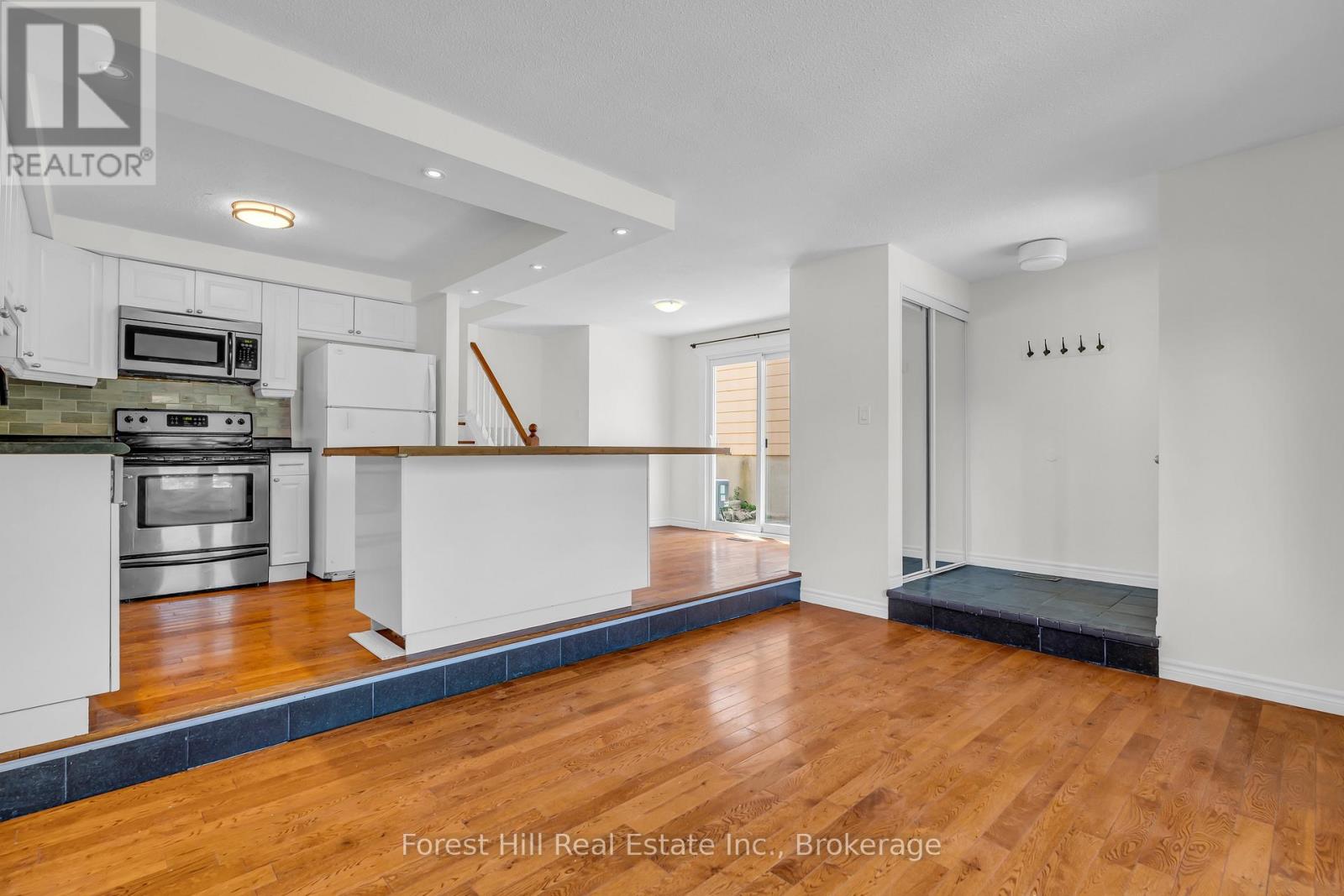 15 Homestead Place, Kitchener, Ontario  N2N 1Z1 - Photo 6 - X12535768