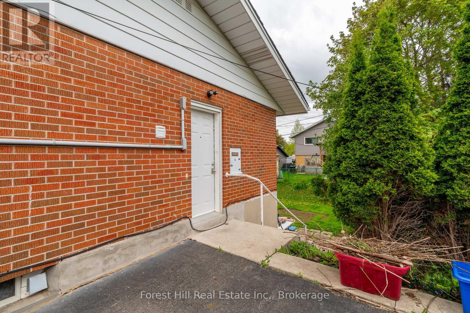 110 Stonybrook Drive, Kitchener, Ontario  N2M 4L7 - Photo 38 - X12535772