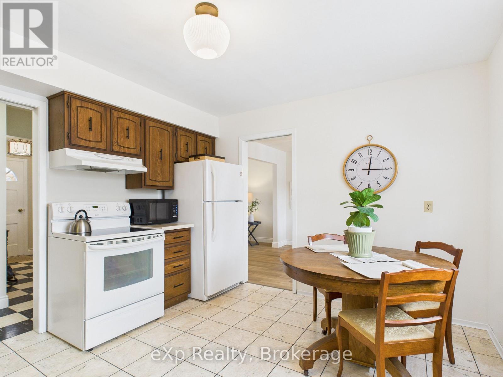 220 4th Avenue, Hanover, Ontario  N4N 2B5 - Photo 18 - X12535774