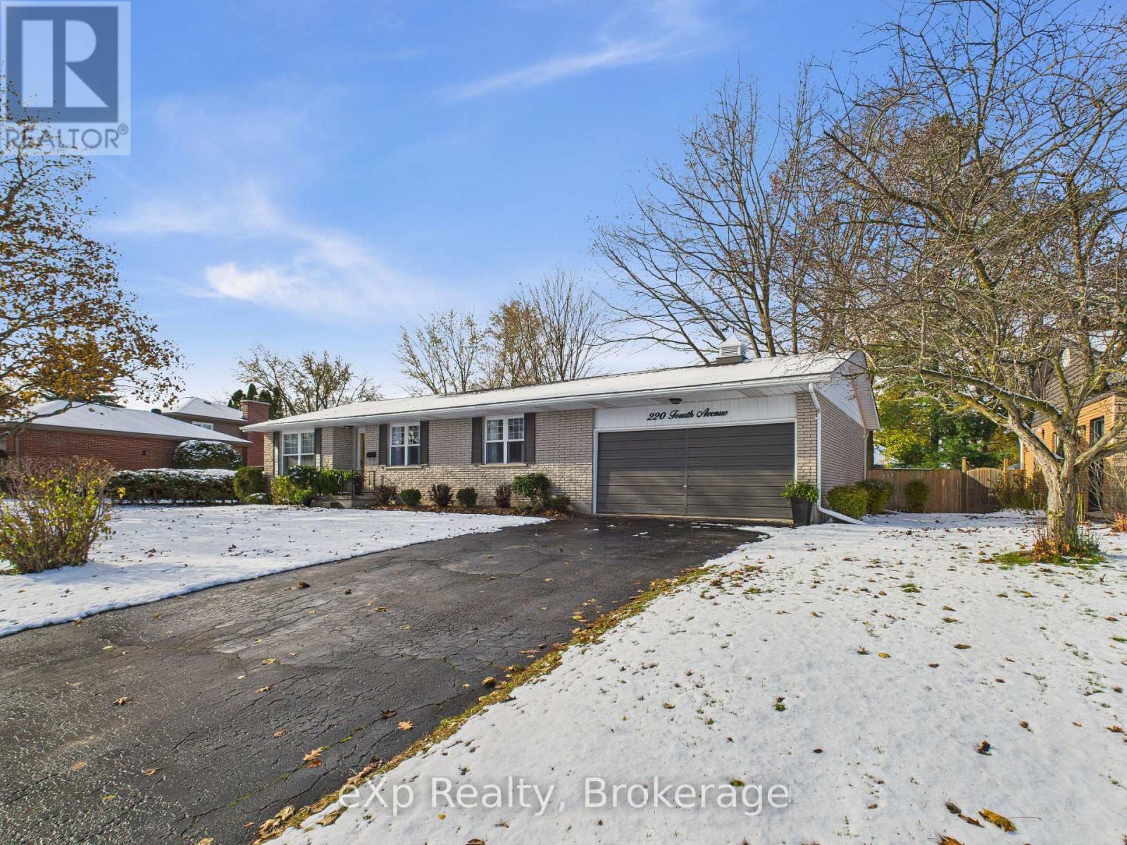 220 4th Avenue, Hanover, Ontario  N4N 2B5 - Photo 2 - X12535774