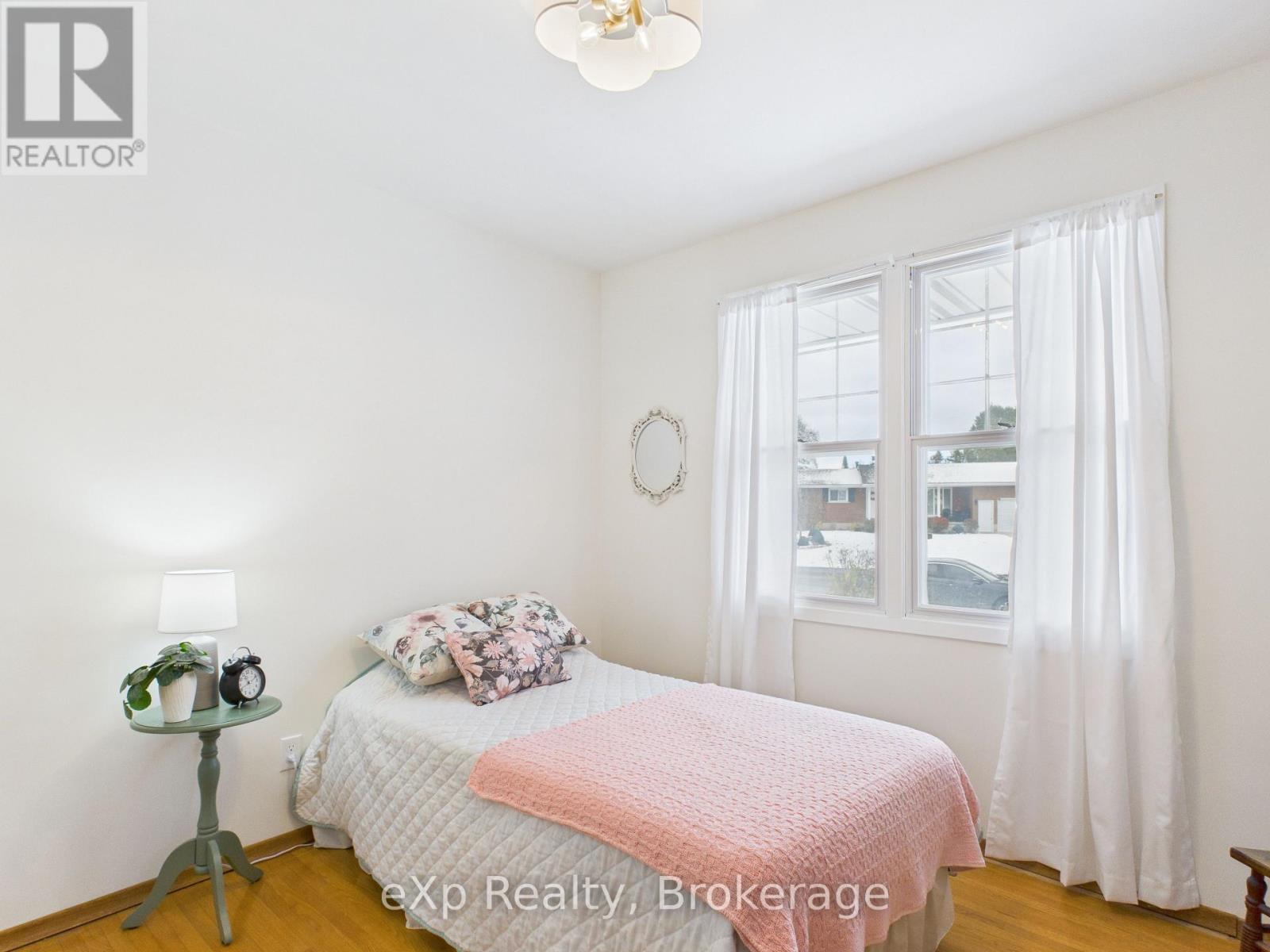 220 4th Avenue, Hanover, Ontario  N4N 2B5 - Photo 21 - X12535774