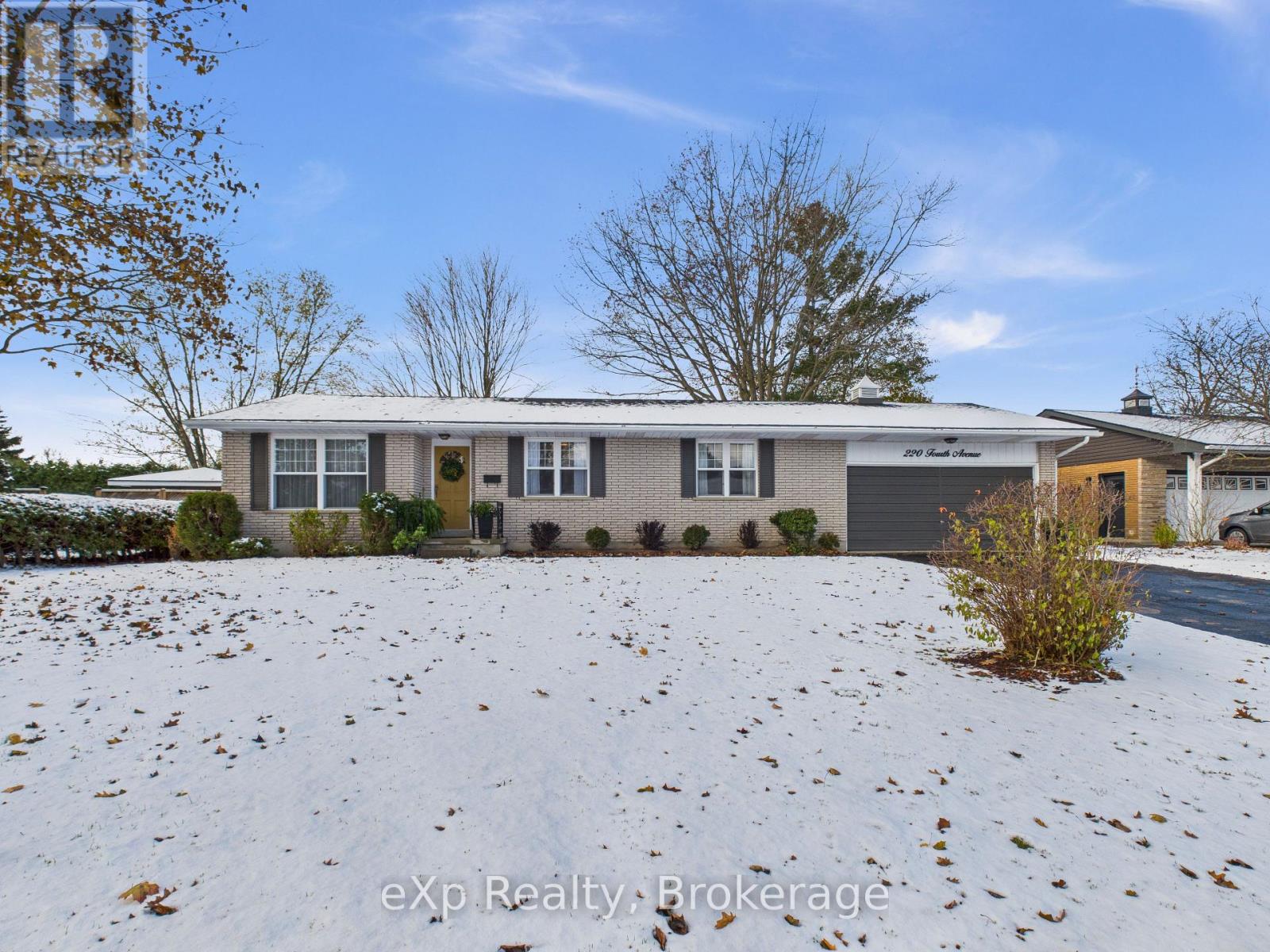 220 4th Avenue, Hanover, Ontario  N4N 2B5 - Photo 3 - X12535774