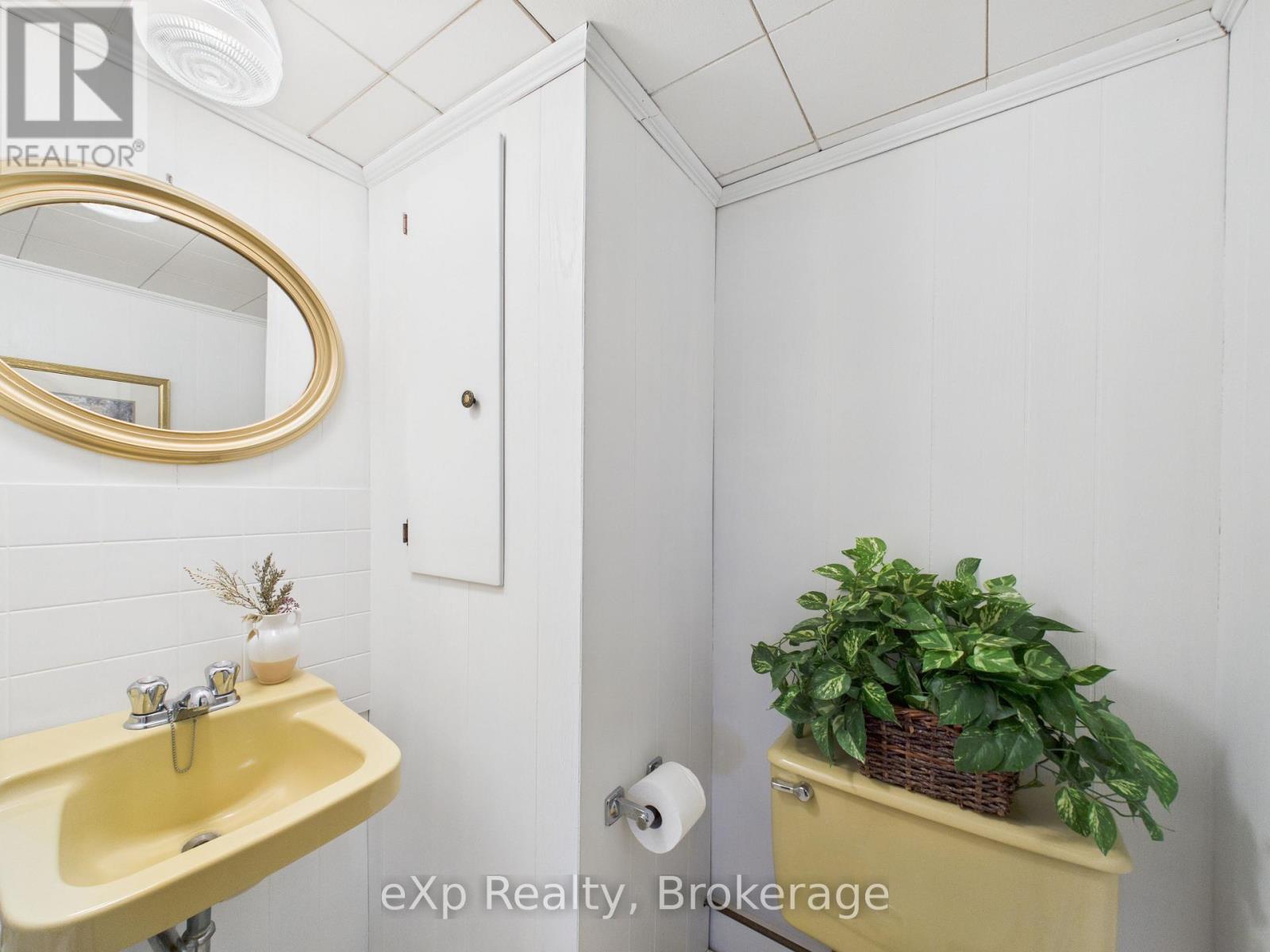 220 4th Avenue, Hanover, Ontario  N4N 2B5 - Photo 33 - X12535774