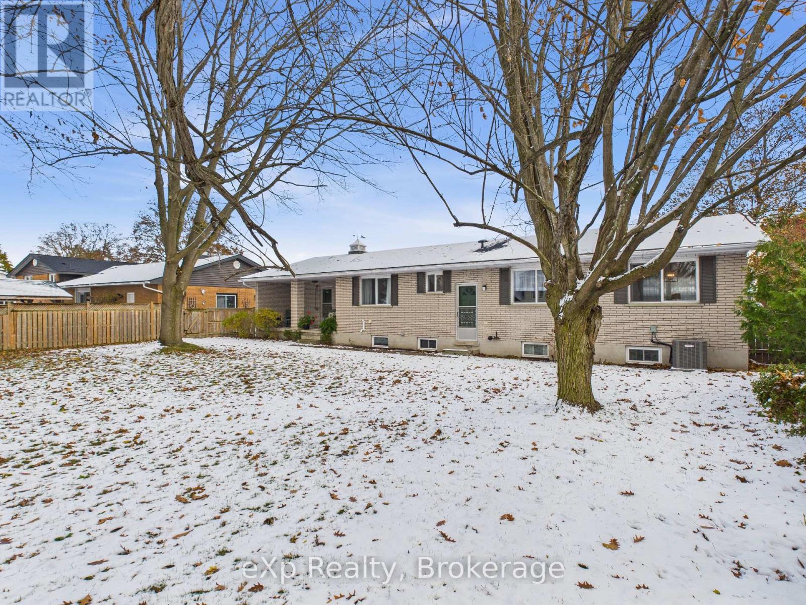 220 4th Avenue, Hanover, Ontario  N4N 2B5 - Photo 4 - X12535774