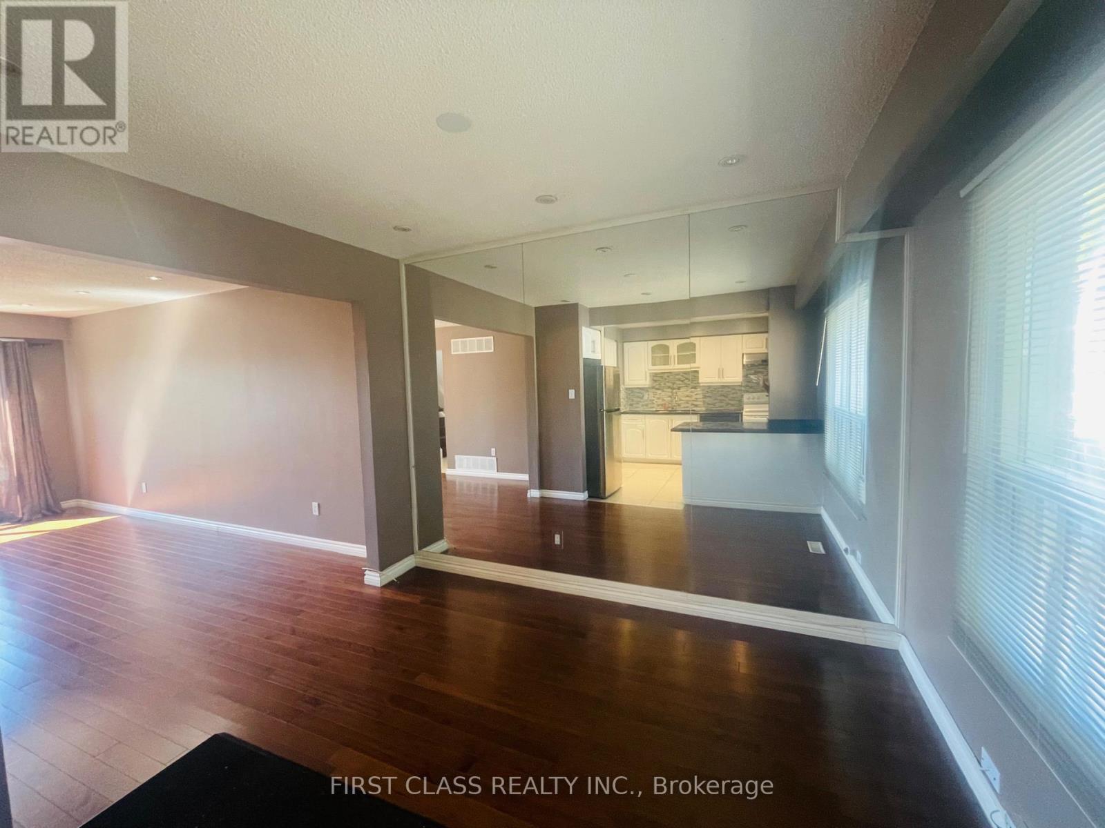 51 - 830 Stainton Drive, Mississauga, Ontario  L5C 2Z3 - Photo 7 - W12476138