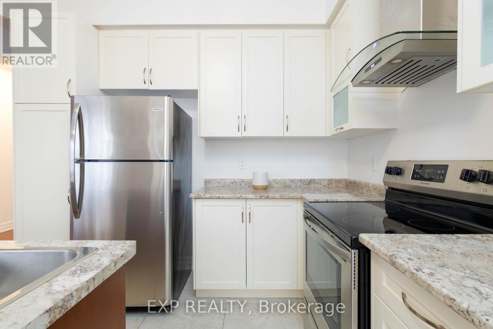 18 Hutton Crescent, Essa, Ontario  L0M 1B6 - Photo 10 - N12535776