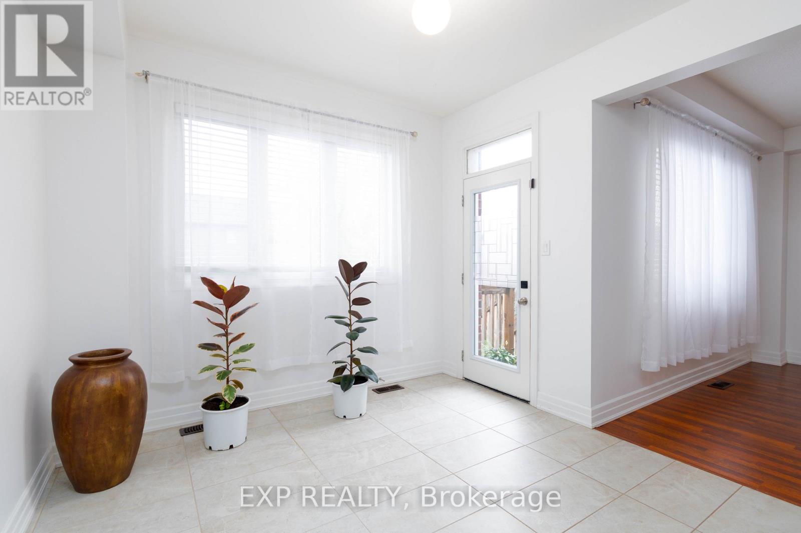 18 Hutton Crescent, Essa, Ontario  L0M 1B6 - Photo 12 - N12535776