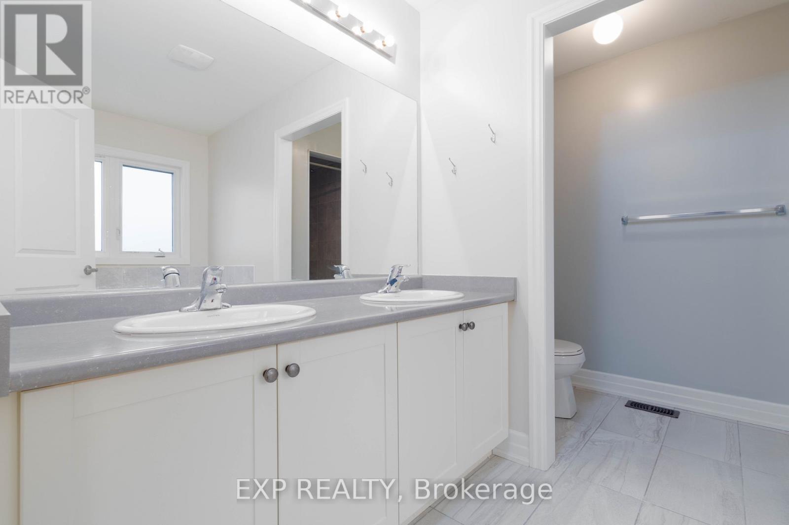 18 Hutton Crescent, Essa, Ontario  L0M 1B6 - Photo 18 - N12535776