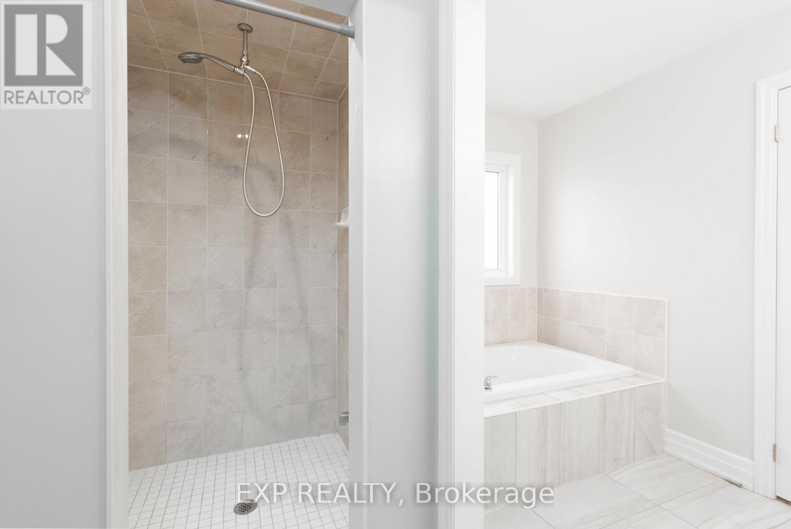 18 Hutton Crescent, Essa, Ontario  L0M 1B6 - Photo 20 - N12535776