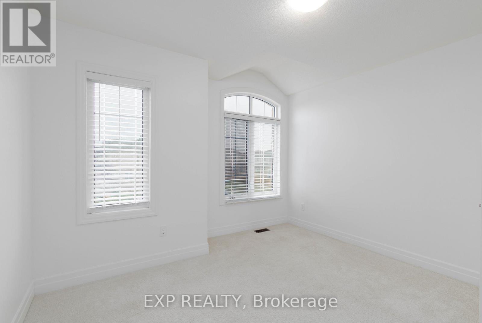 18 Hutton Crescent, Essa, Ontario  L0M 1B6 - Photo 21 - N12535776