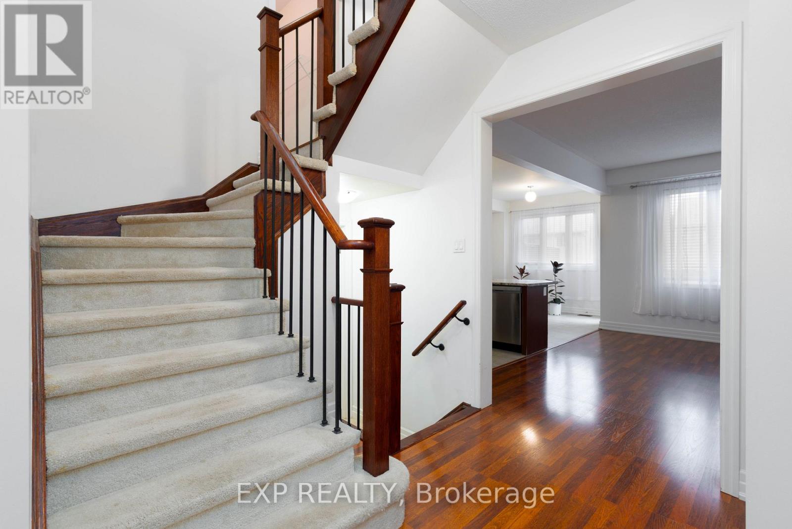 18 Hutton Crescent, Essa, Ontario  L0M 1B6 - Photo 3 - N12535776