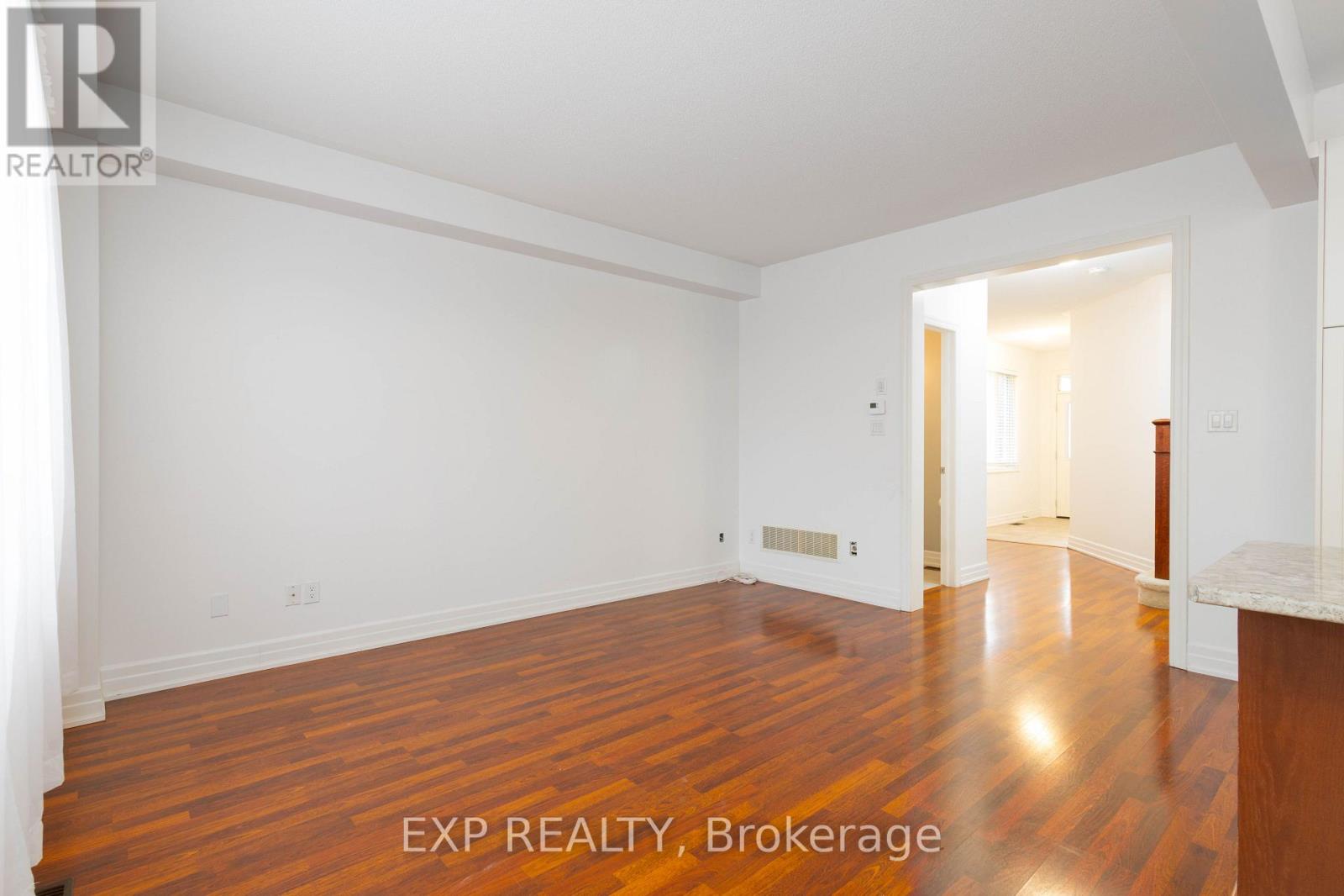 18 Hutton Crescent, Essa, Ontario  L0M 1B6 - Photo 7 - N12535776