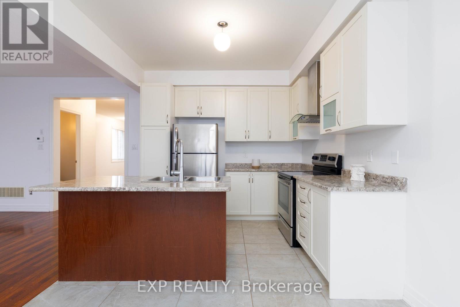 18 Hutton Crescent, Essa, Ontario  L0M 1B6 - Photo 9 - N12535776