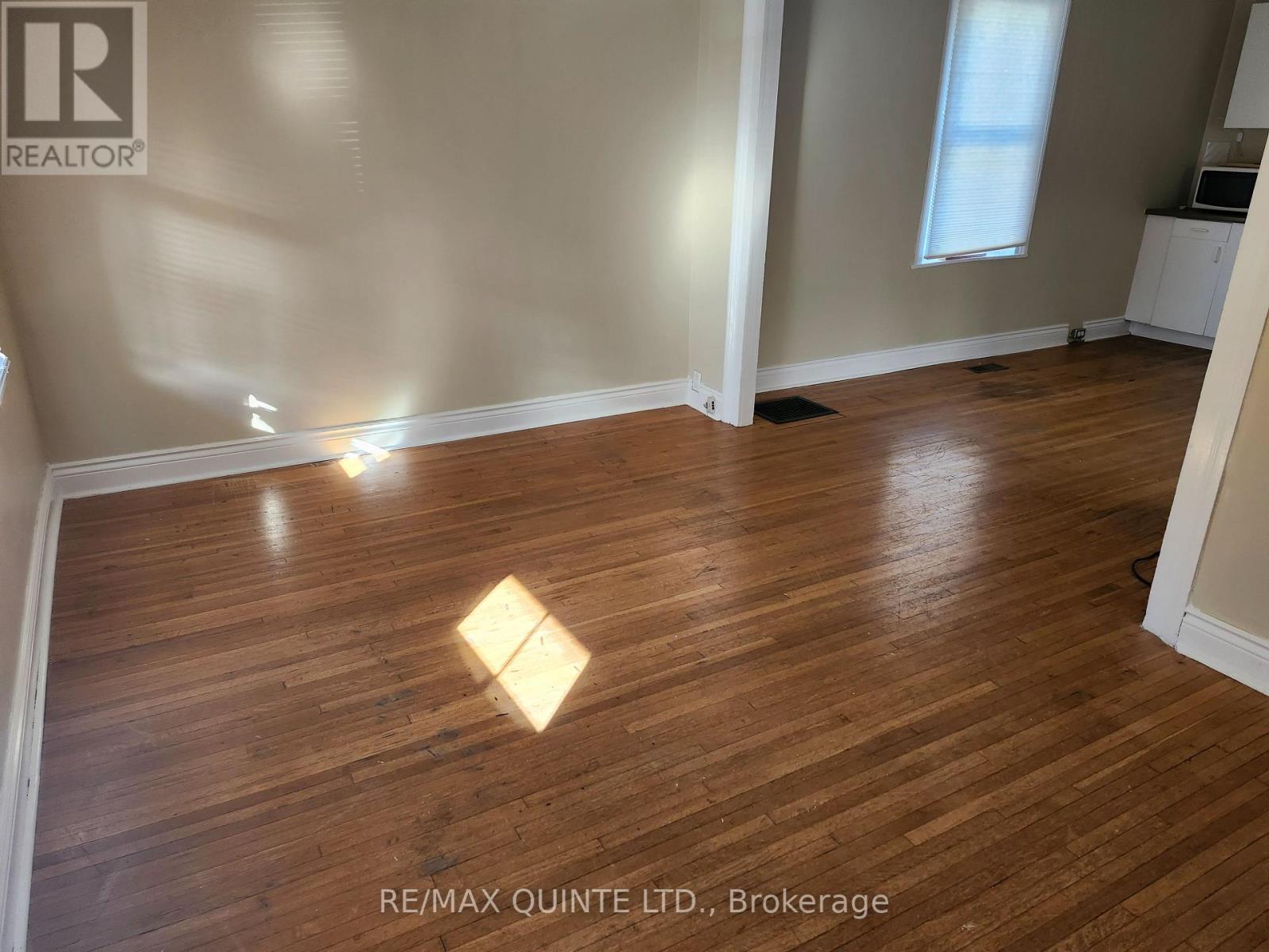 299 Foster Avenue, Belleville, Ontario K8N 3R6 - Photo 5 - X12535810