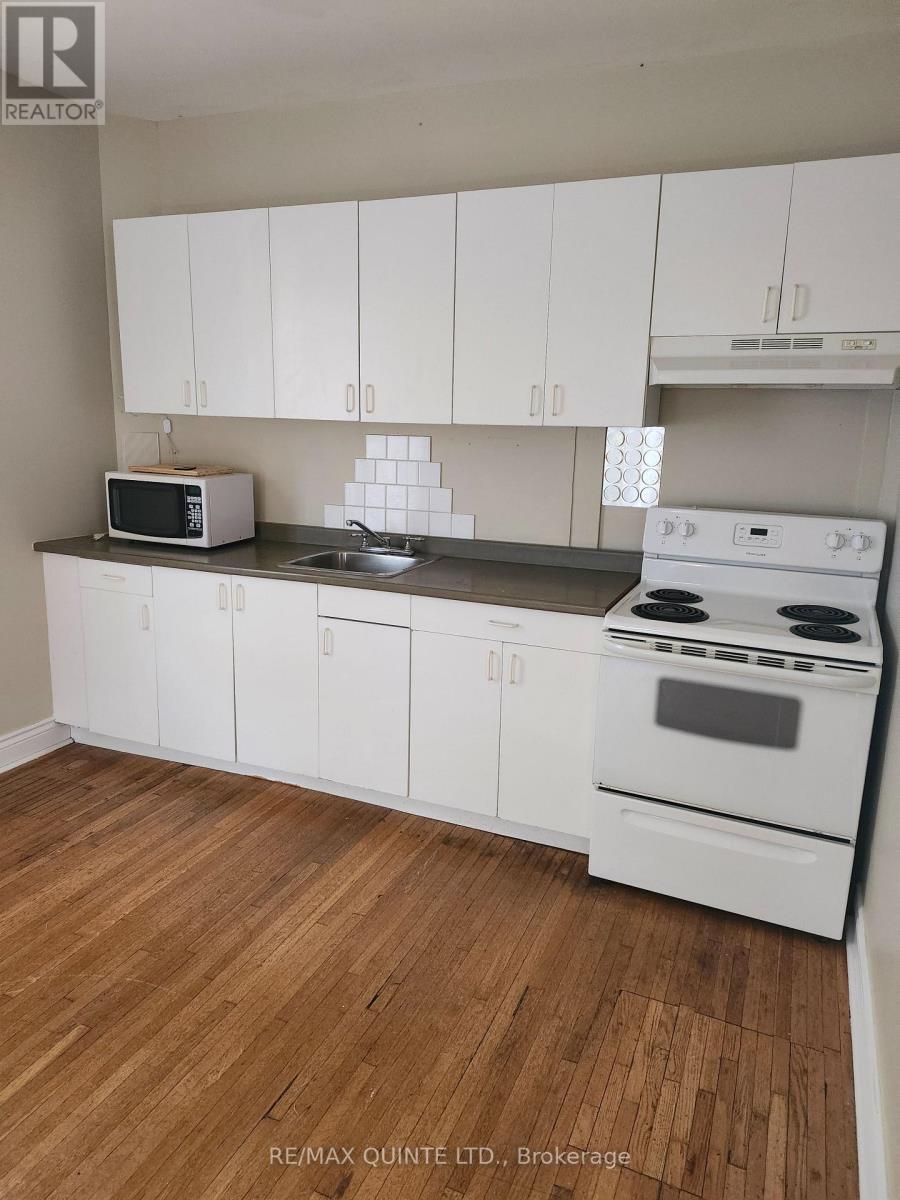 299 Foster Avenue, Belleville, Ontario K8N 3R6 - Photo 7 - X12535810