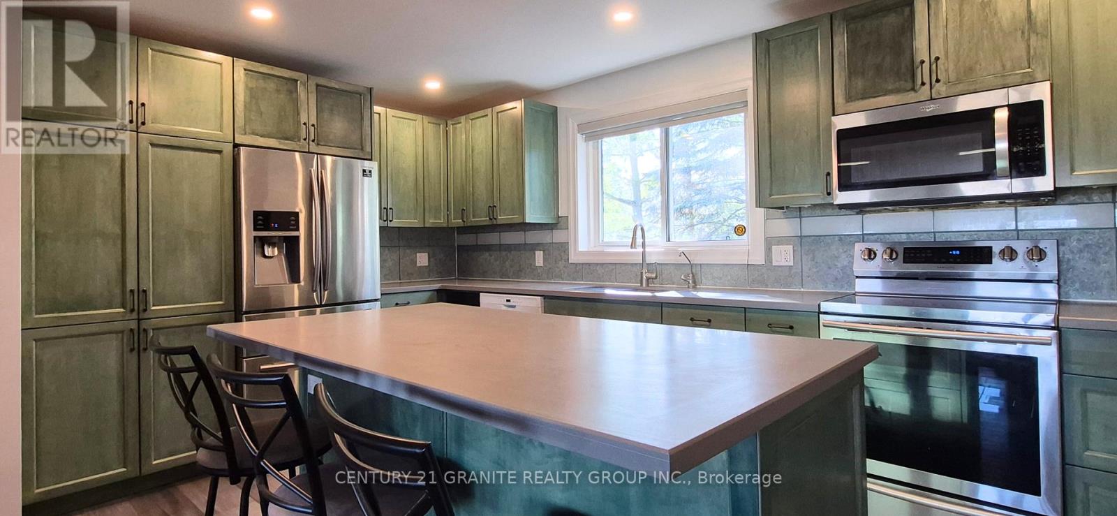 15 East Hungerford Road, Tweed, Ontario K0K 3J0 - Photo 2 - X12535872