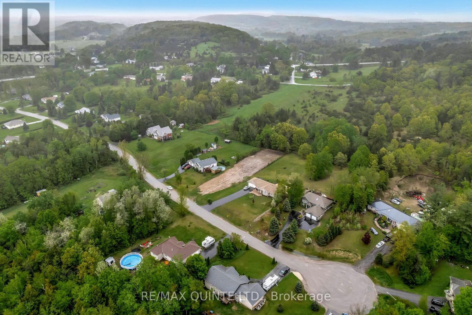 43b Deerfield Drive, Quinte West, Ontario K0K 2C0 - Photo 4 - X12535898