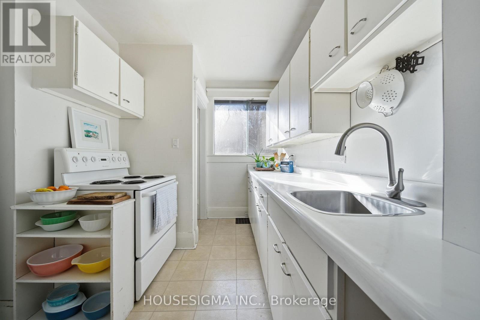 199 Emery Street E, London South, Ontario  N6C 2E3 - Photo 15 - X12535788