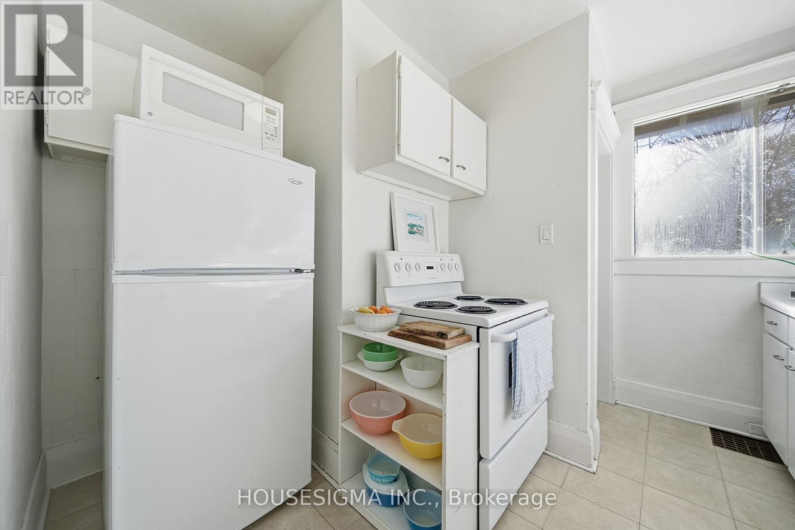 199 Emery Street E, London South, Ontario  N6C 2E3 - Photo 16 - X12535788