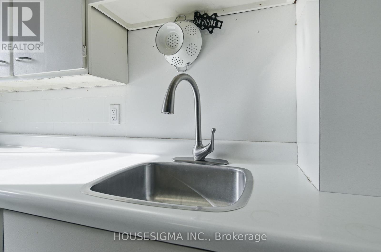 199 Emery Street E, London South, Ontario  N6C 2E3 - Photo 18 - X12535788