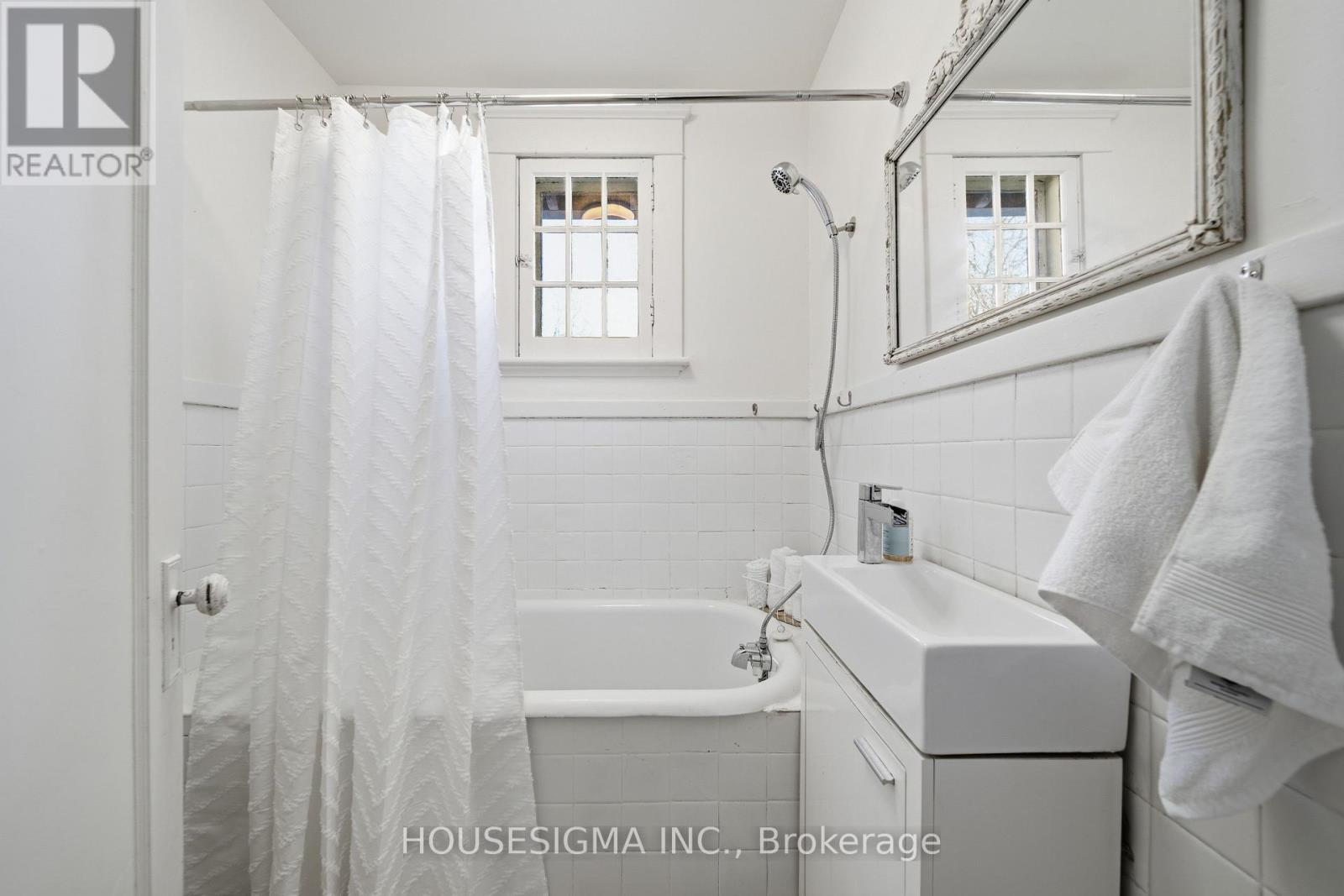 199 Emery Street E, London South, Ontario  N6C 2E3 - Photo 24 - X12535788