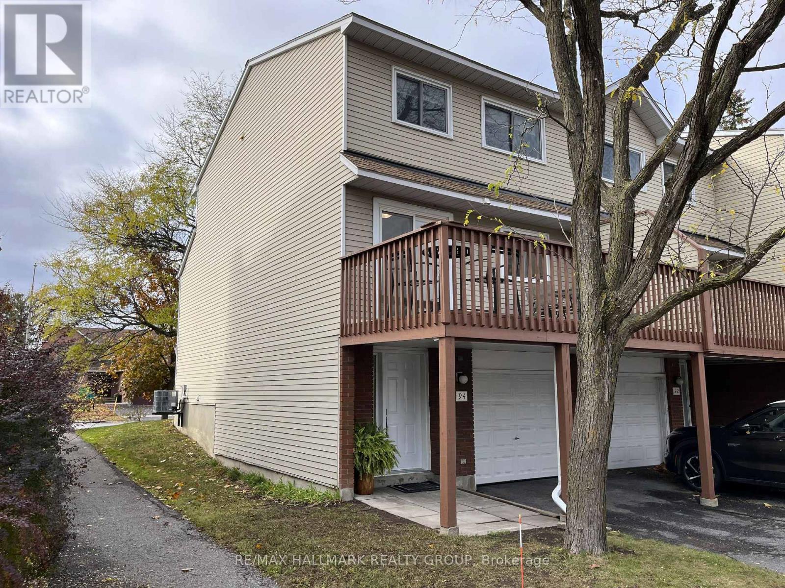 11 - 94 ESTERLAWN PRIVATE, Ottawa, Ontario