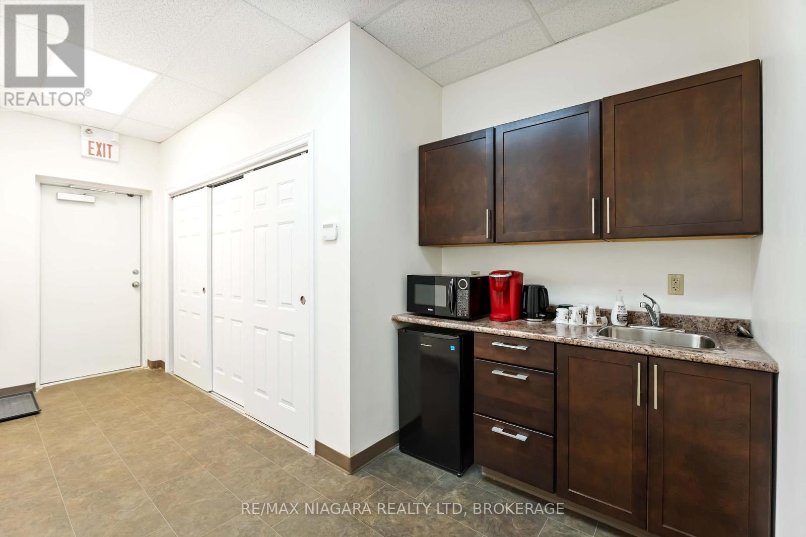 22 - 235 Martindale Road, St. Catharines, Ontario L2W 1A5 - Photo 23 - X12535878