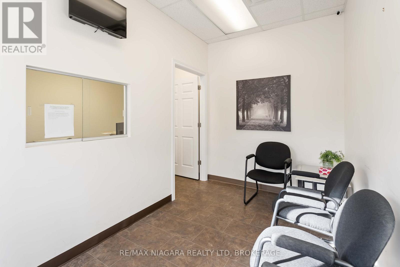 22 - 235 Martindale Road, St. Catharines, Ontario L2W 1A5 - Photo 8 - X12535878