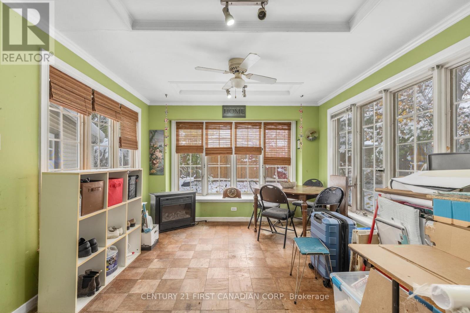 Photo 12 of 29 for 636 Glengyle Crescent