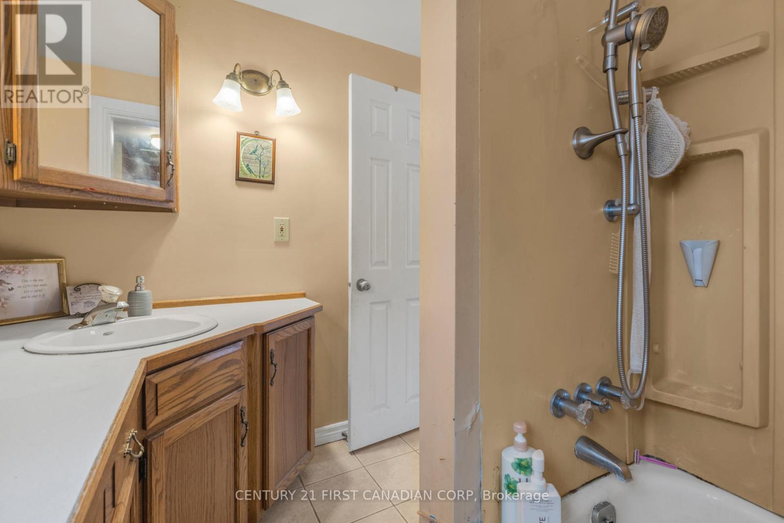 Photo 17 of 29 for 636 Glengyle Crescent