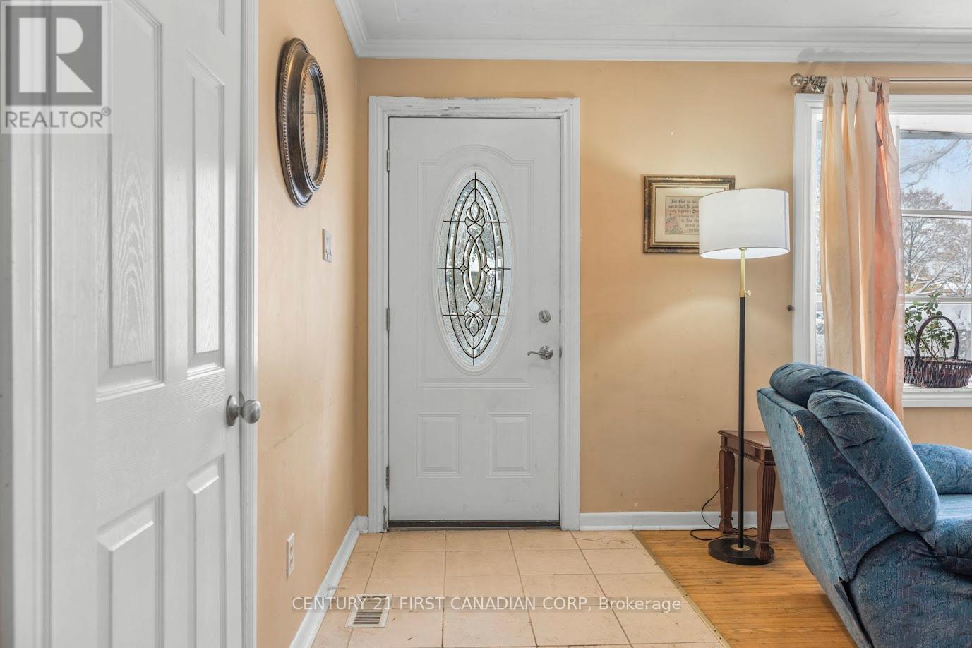 Photo 6 of 29 for 636 Glengyle Crescent