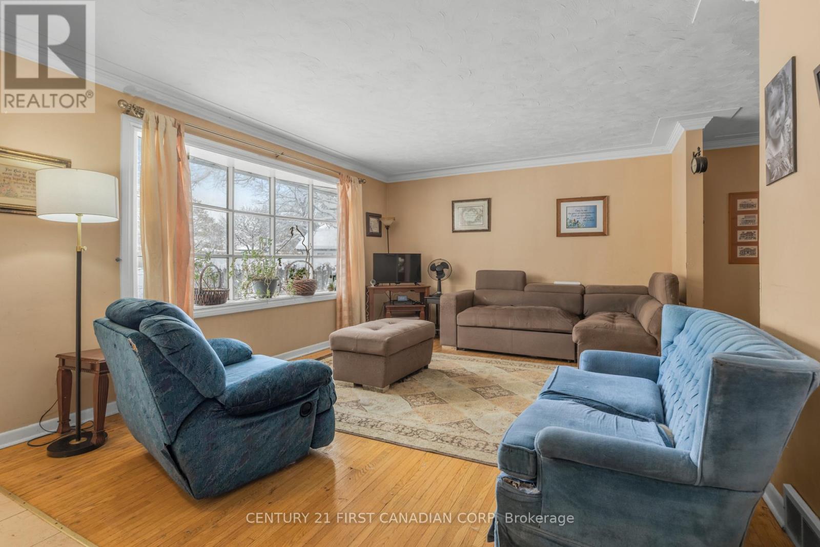 Photo 7 of 29 for 636 Glengyle Crescent