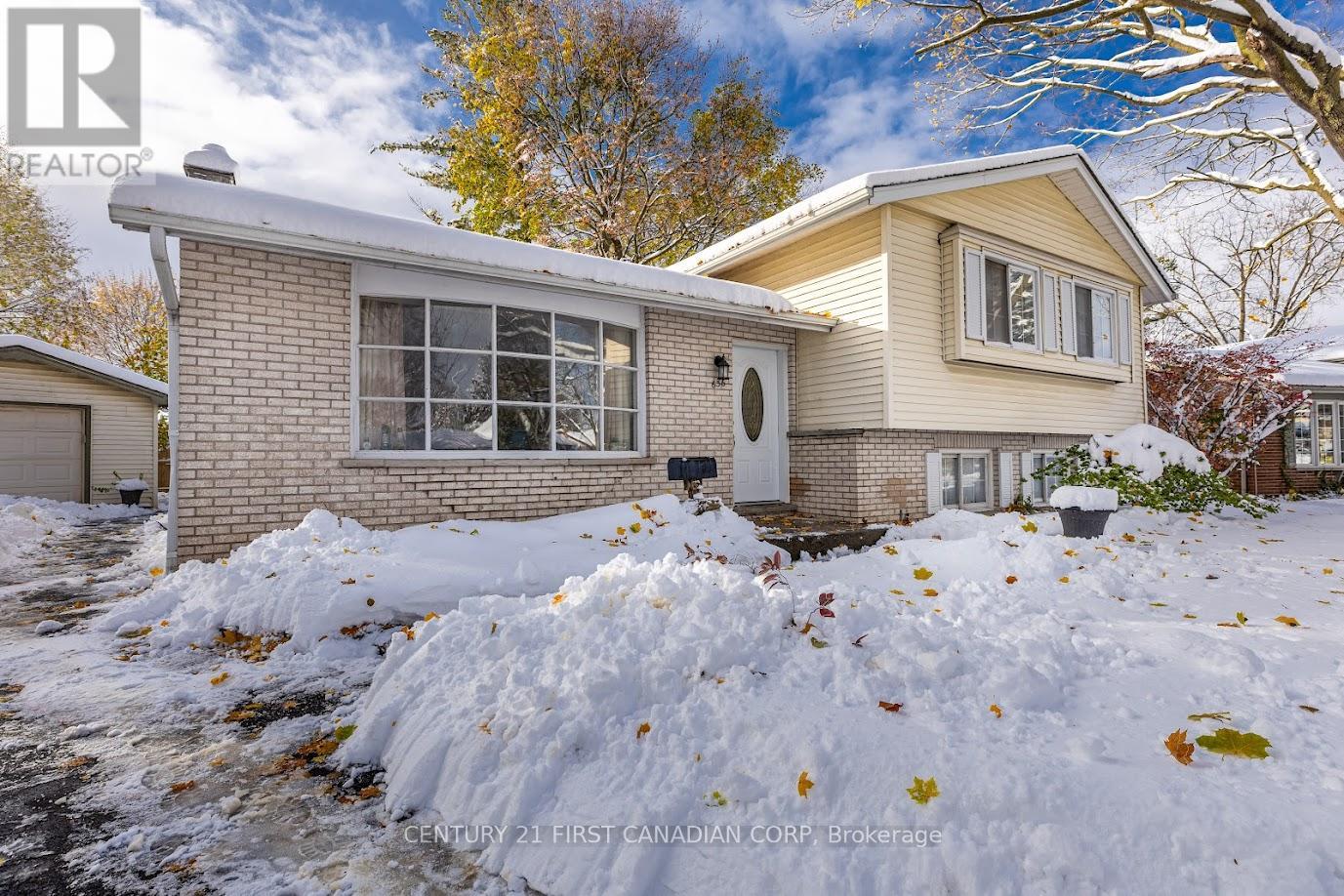 636 Glengyle Crescent, London North, Ontario  N5X 1X7 - Photo 5 - X12535056