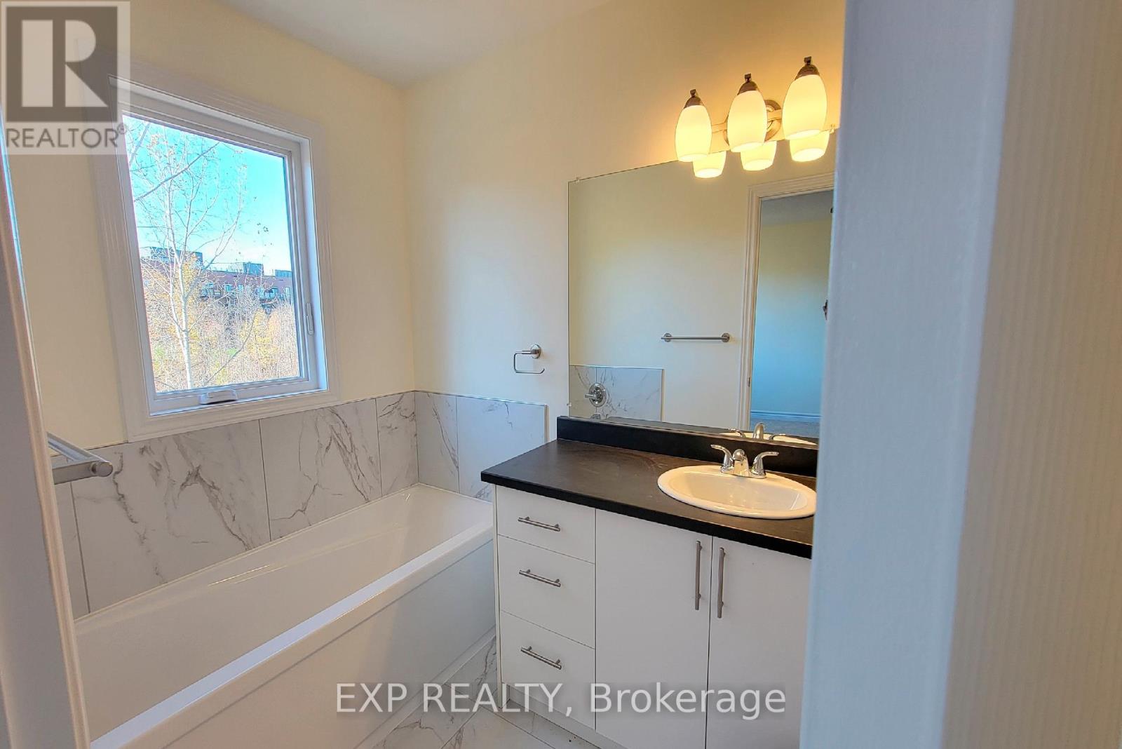 172 Parkrose Private, Ottawa, Ontario  K4A 0N8 - Photo 8 - X12479954