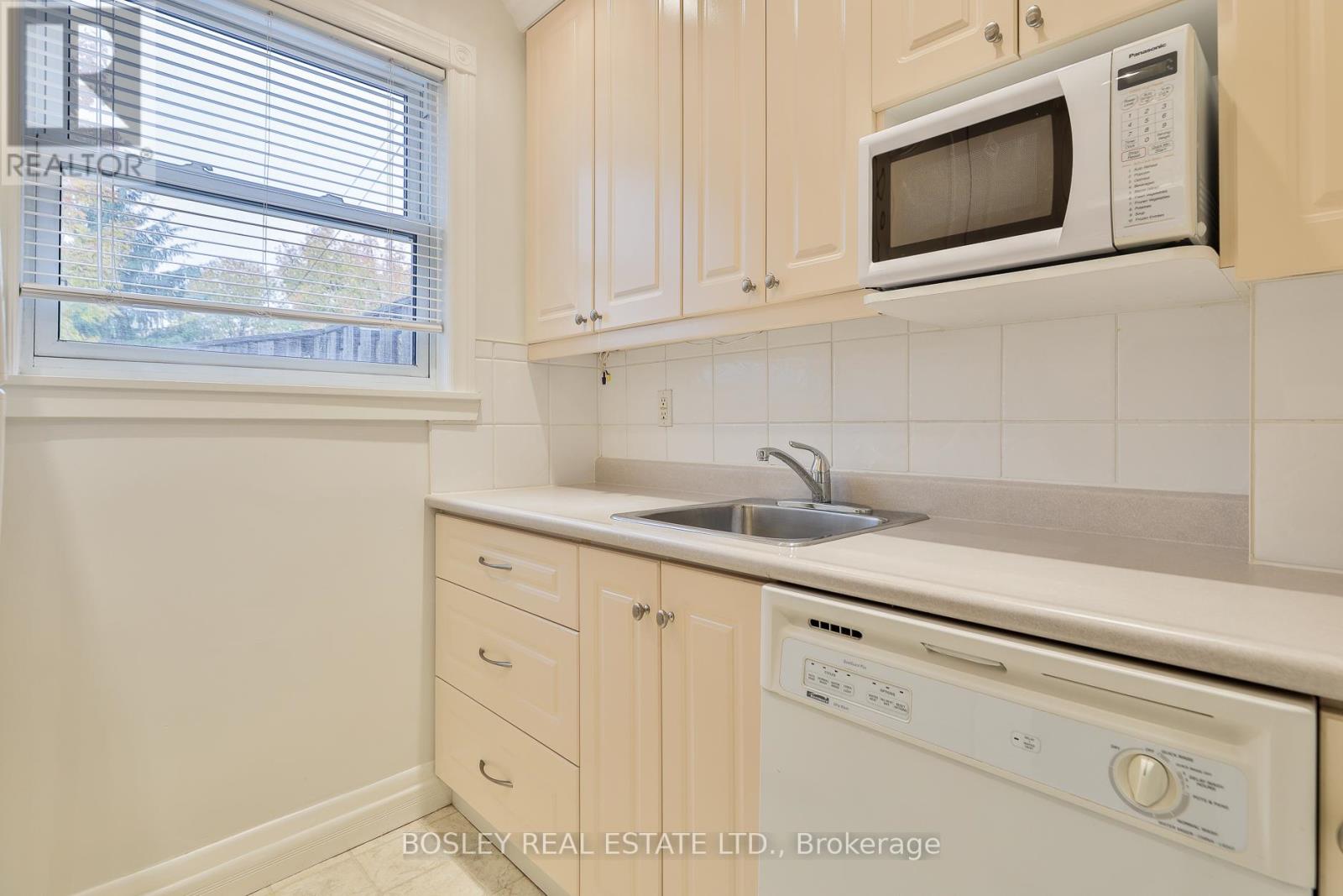 340 Laird Drive, Toronto, Ontario  M4G 3X9 - Photo 10 - C12535786