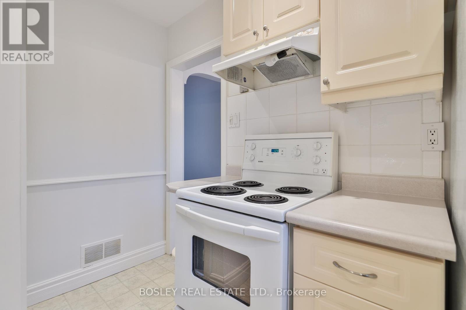 340 Laird Drive, Toronto, Ontario  M4G 3X9 - Photo 8 - C12535786