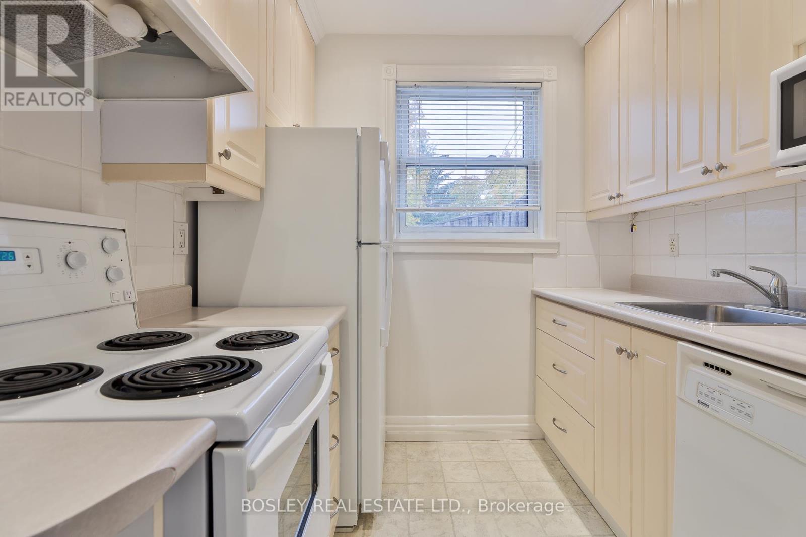 340 Laird Drive, Toronto, Ontario  M4G 3X9 - Photo 9 - C12535786