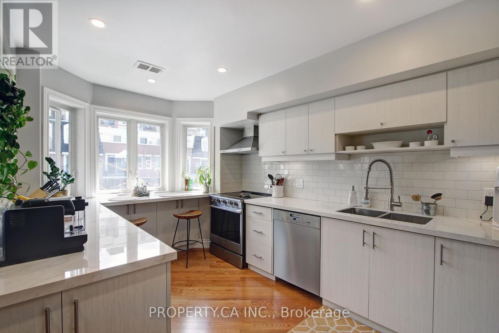 B - 42 Shank Street, Toronto, Ontario  M6J 3T9 - Photo 11 - C12535794