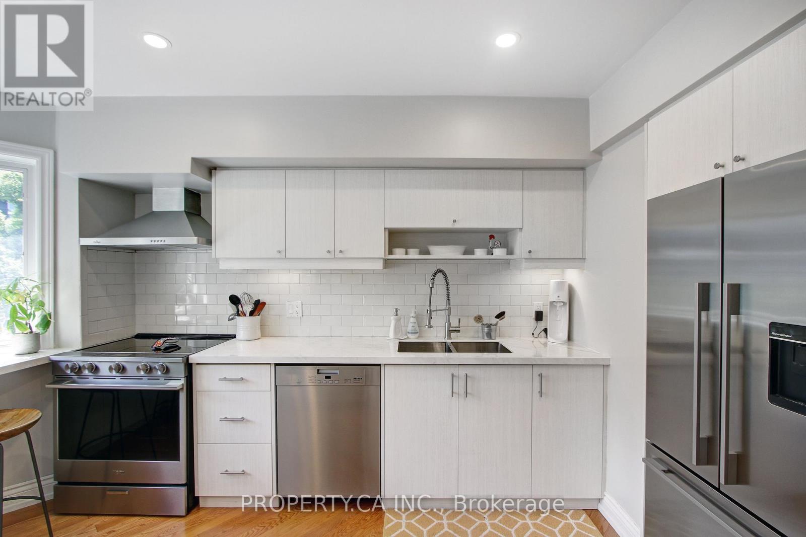 B - 42 Shank Street, Toronto, Ontario  M6J 3T9 - Photo 12 - C12535794