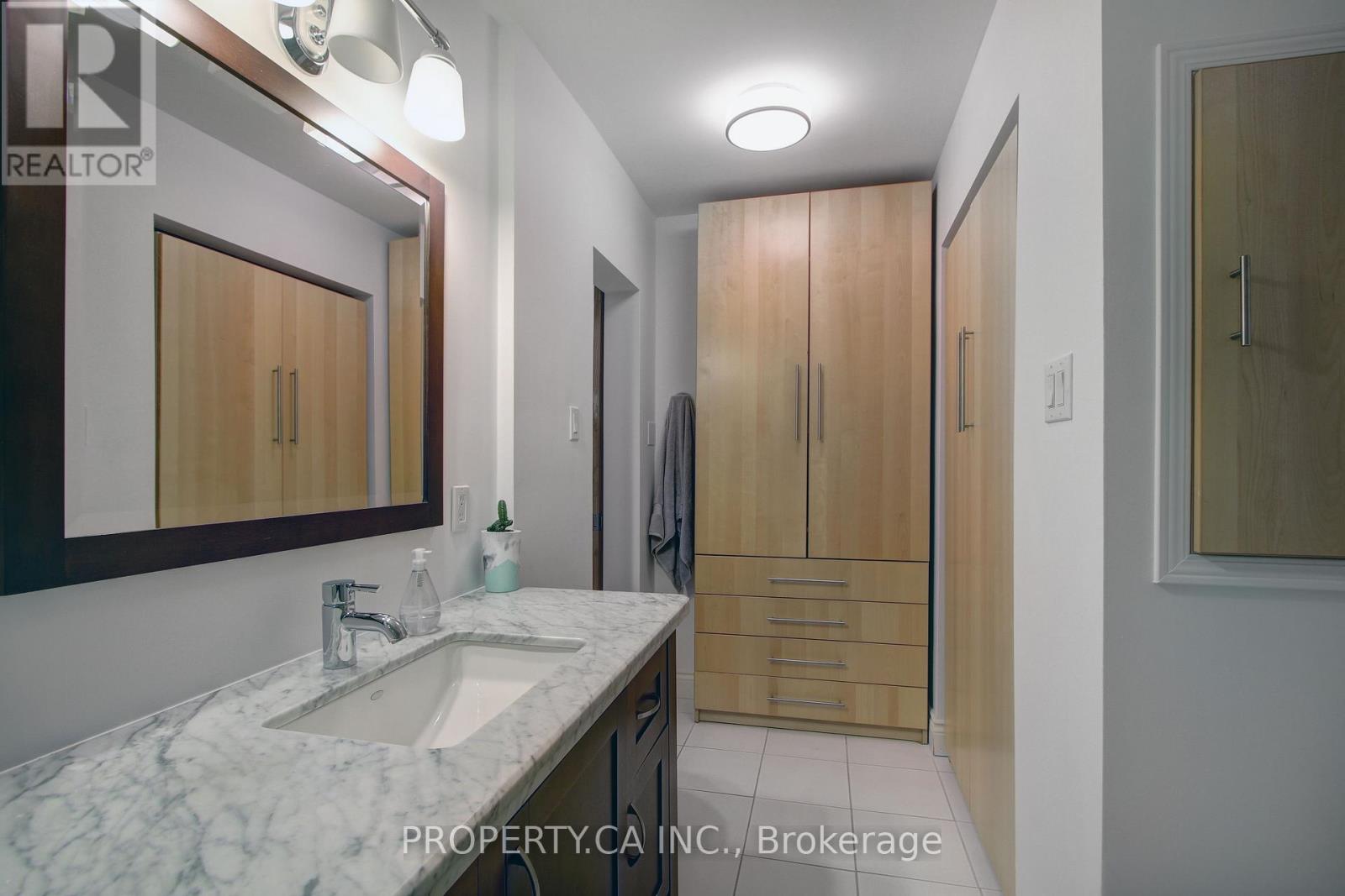 B - 42 Shank Street, Toronto, Ontario  M6J 3T9 - Photo 26 - C12535794