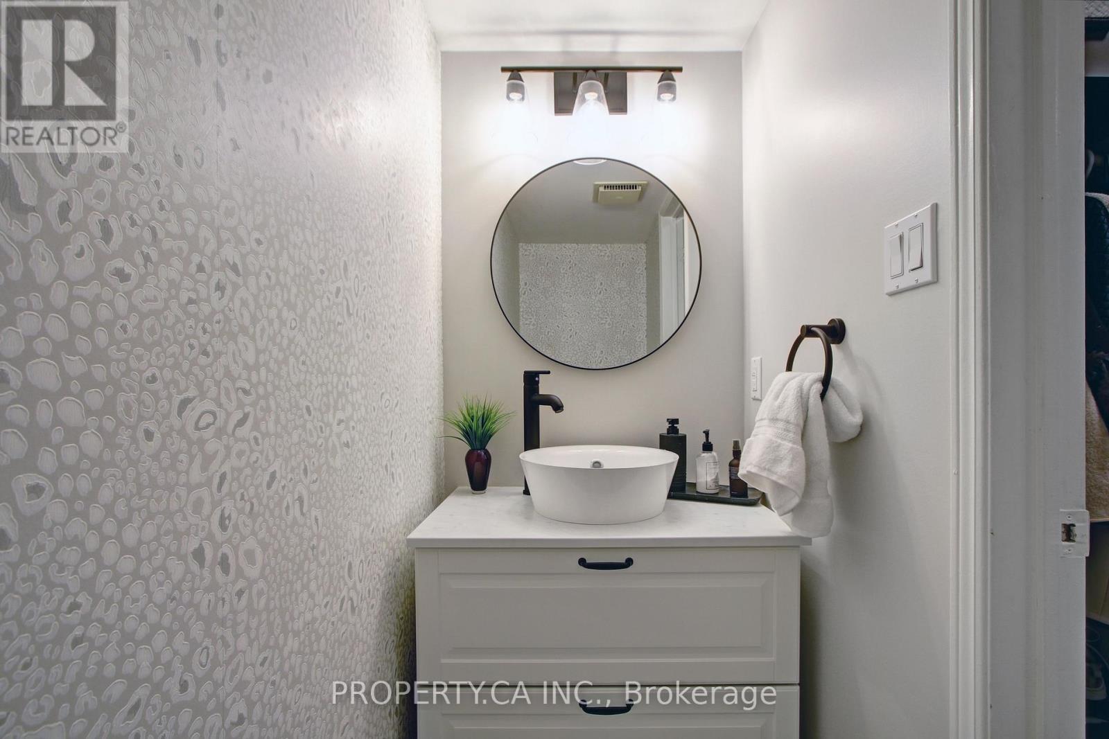 B - 42 Shank Street, Toronto, Ontario  M6J 3T9 - Photo 9 - C12535794