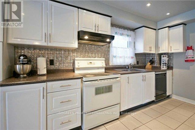 2285 Cottonwood Circle, Pickering, Ontario  L1X 2R1 - Photo 4 - E12535854