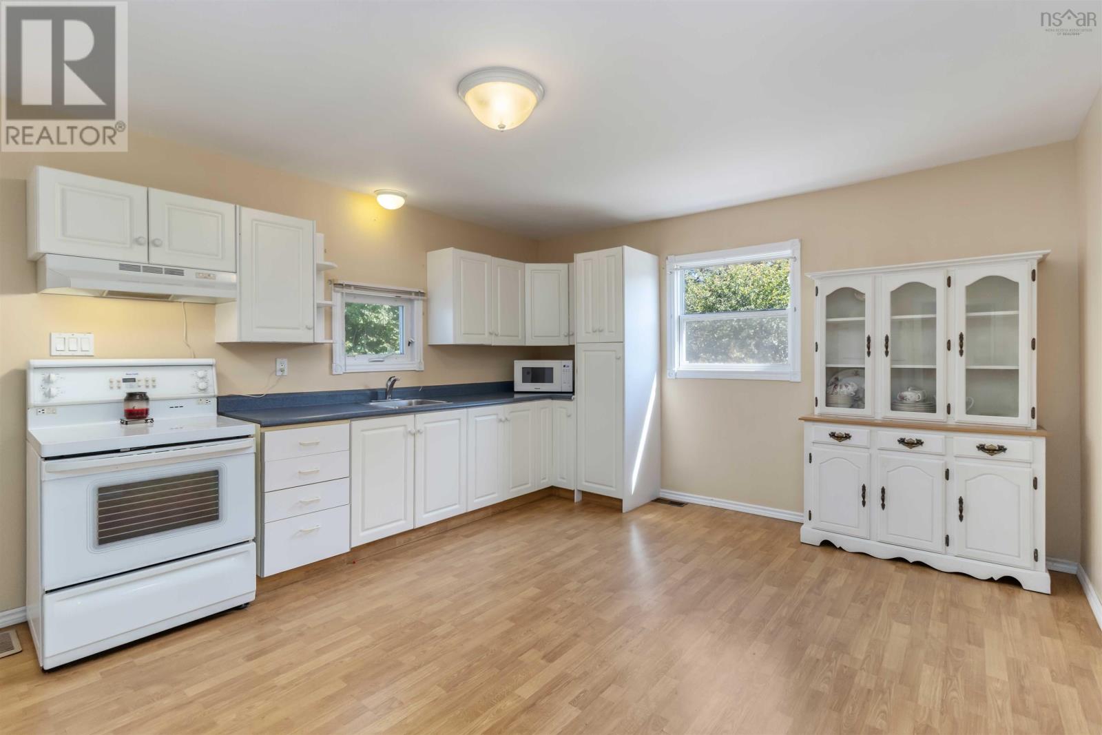 Property at 688 Cow Bay Road image 3