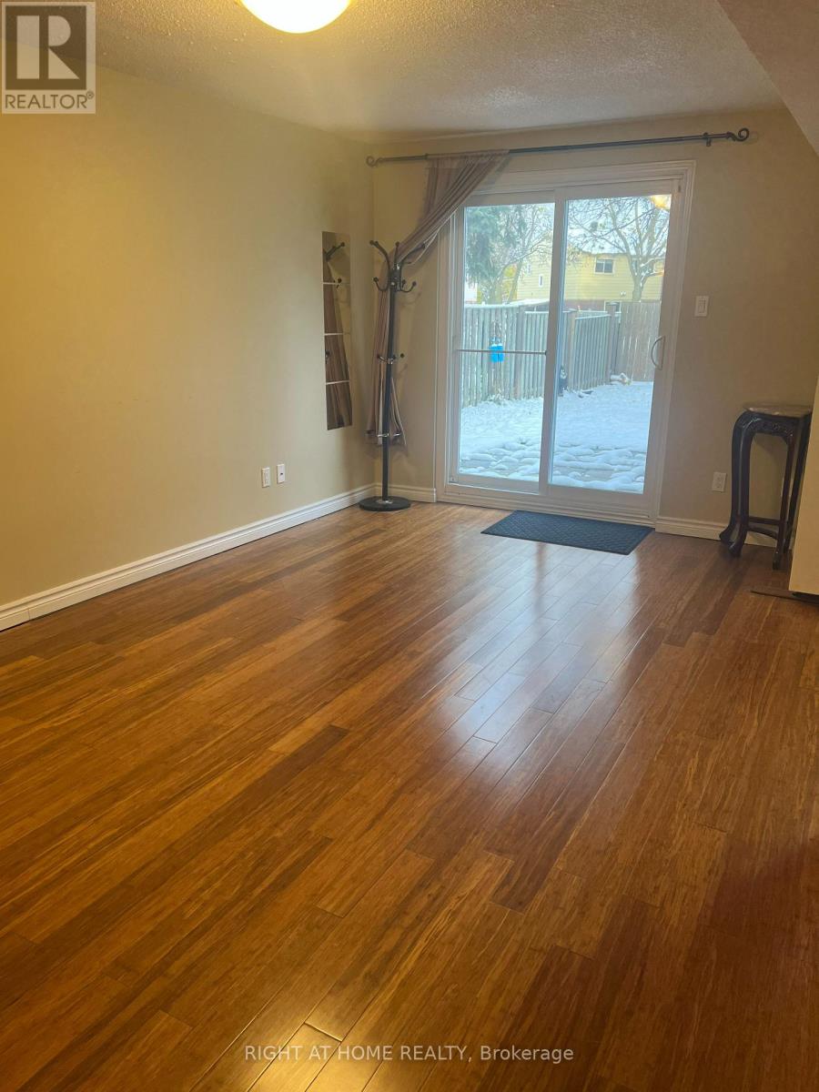 11 MYRNA LANE, Toronto, Ontario