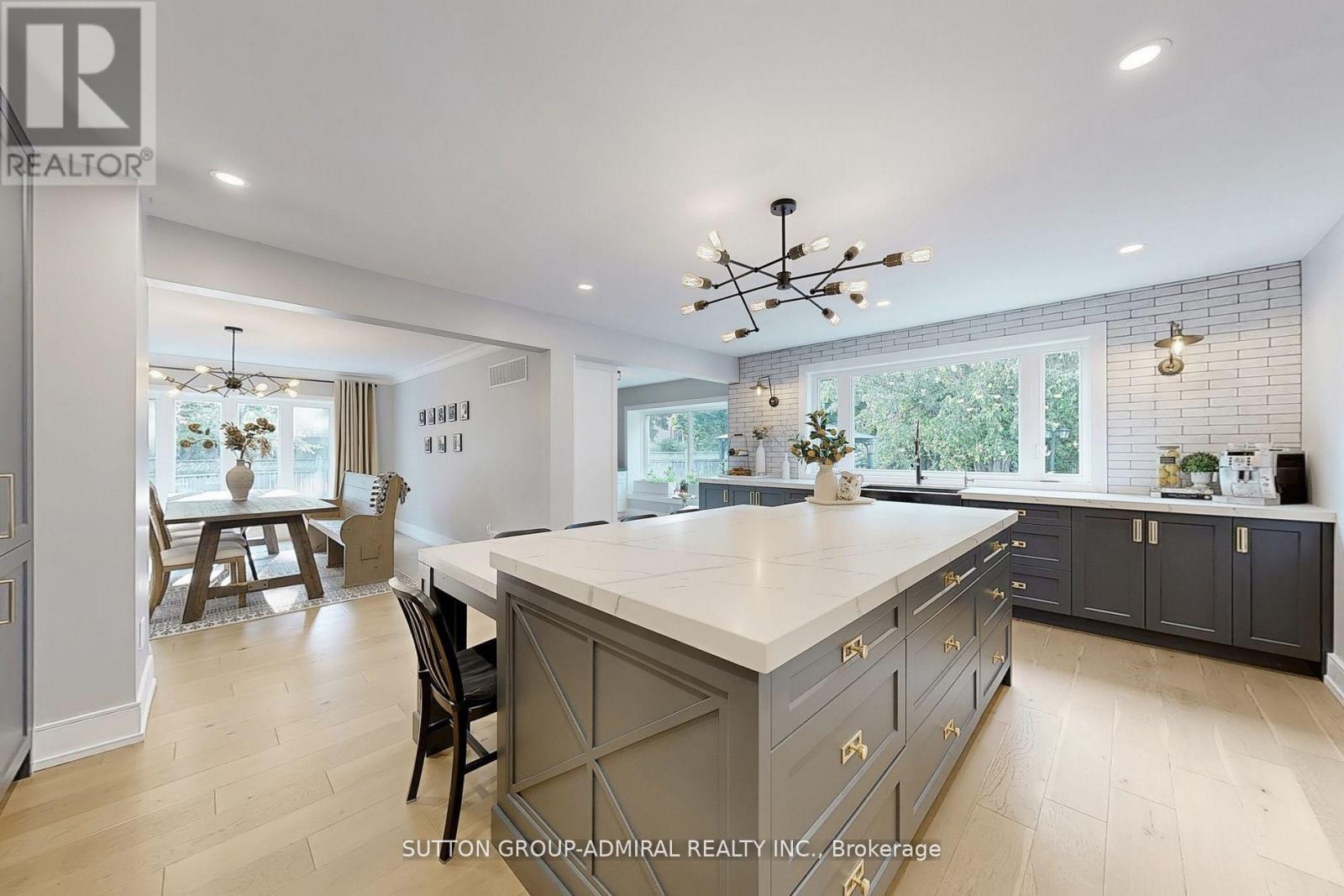 18 Tannery Court, Richmond Hill, Ontario  L4C 7V4 - Photo 8 - N12483686