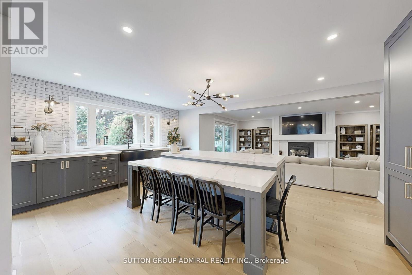 18 Tannery Court, Richmond Hill, Ontario  L4C 7V4 - Photo 9 - N12483686