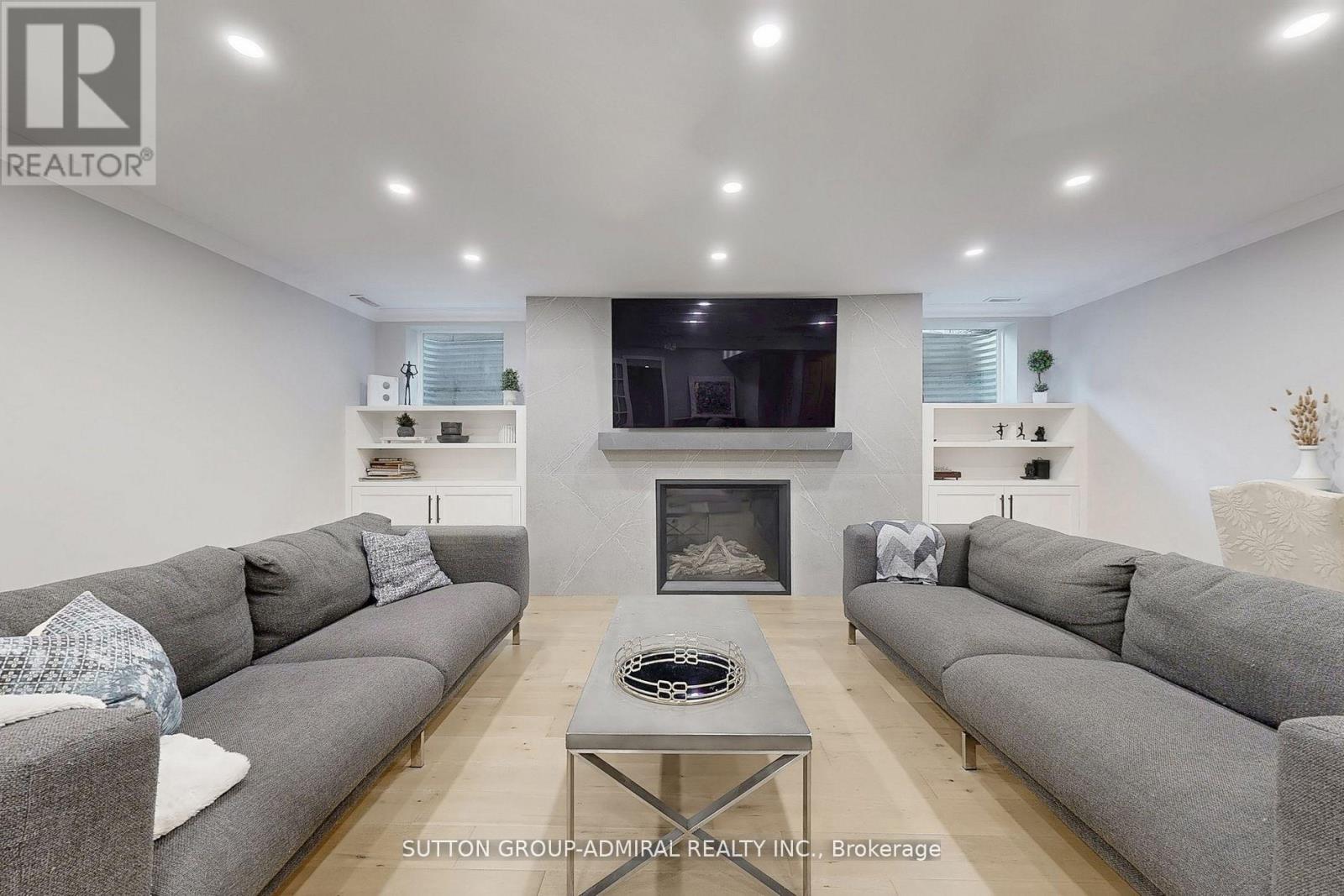 18 Tannery Court, Richmond Hill, Ontario  L4C 7V4 - Photo 42 - N12483686