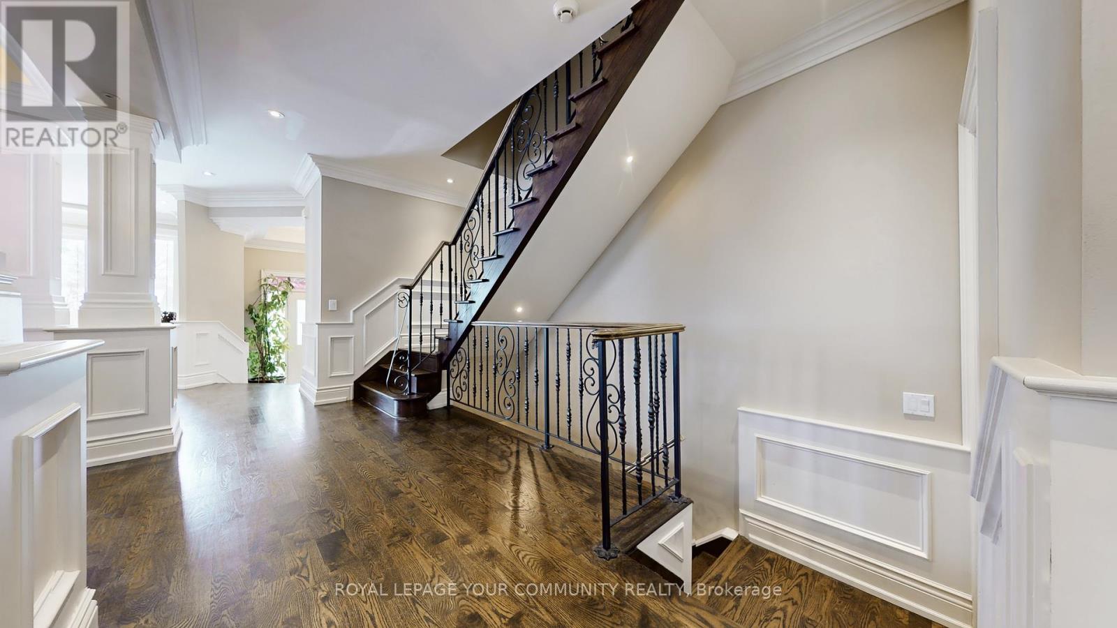 83 Hunt Avenue, Richmond Hill, Ontario  L4C 4H1 - Photo 3 - N12535842