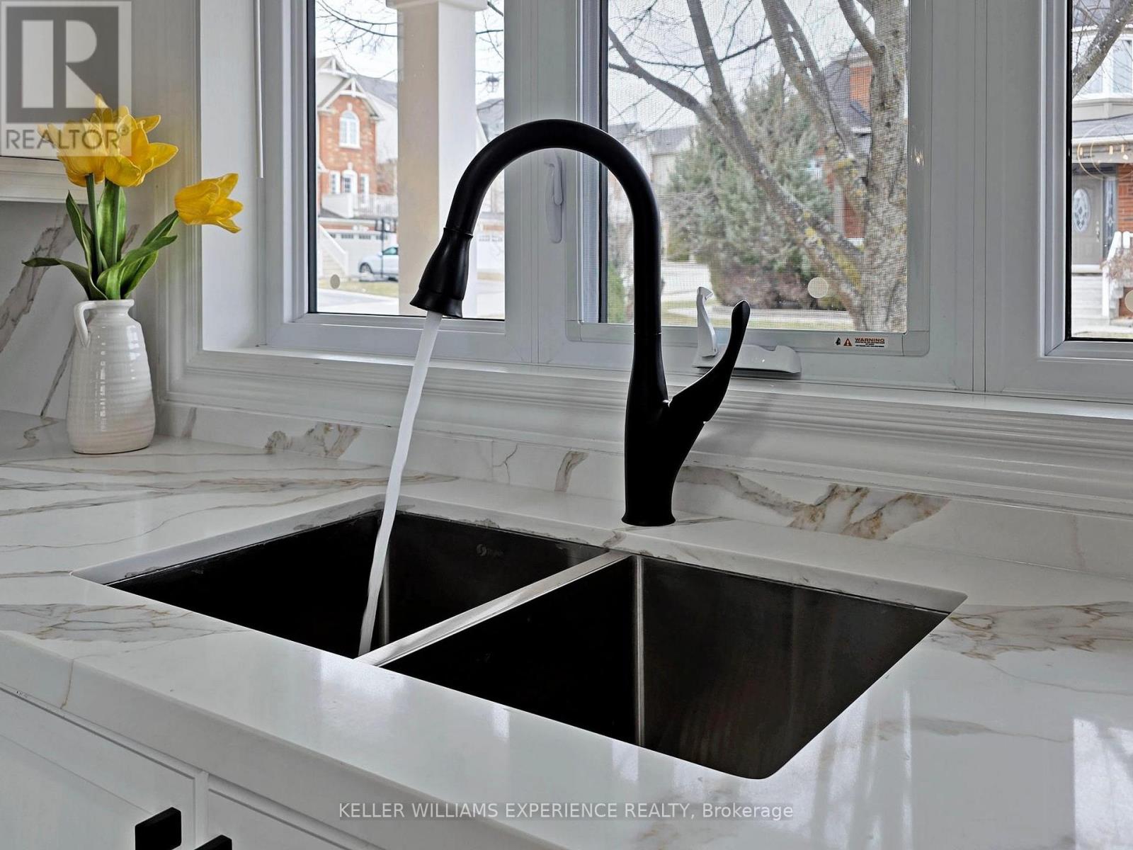 33 Hopper Lane, Newmarket, Ontario  L3X 3J6 - Photo 21 - N12535894